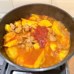 Mâncare de cartofi cu carne de porc - Tocănița de cartofi cu carne de porc 