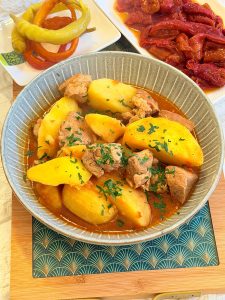 Mâncare de cartofi cu carne de porc - Tocănița de cartofi cu carne de porc 