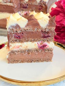 Tort Royal cu nucă și vișine - Foi cu nucă, vișine și trei tipuri de cremă de ciocolată