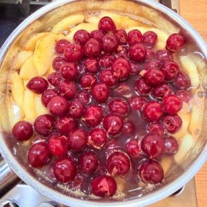 Supă de mere cu vișine - Rețetă răcoroasă de vară