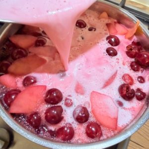 Supă de mere cu vișine - Rețetă răcoroasă de vară