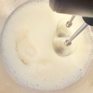 Pandișpan cu vișine și cremă de mascarpone cu vișine