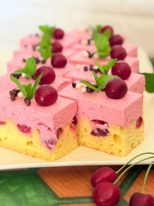 Pandișpan cu vișine și cremă de mascarpone cu vișine