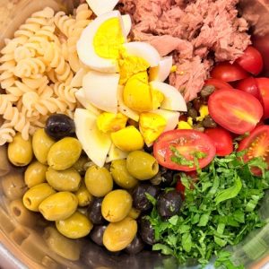 Salată de paste cu ton si măsline