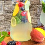 Cocktail cu fructe și castraveți