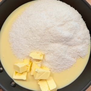 Praline de ciocolată cu căpșuni și cocos