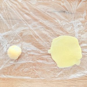 Praline de ciocolată cu căpșuni și cocos