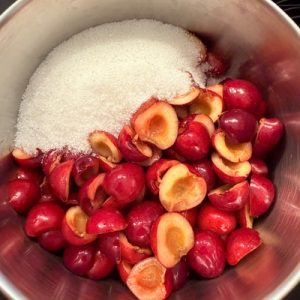 Praline de ciocolată cu cireșe și migdale