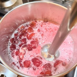 Praline de ciocolată cu cireșe și migdale