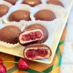 Praline de ciocolată cu cireșe și migdale