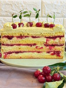 Tort Regele Carol cu vișine și fistic