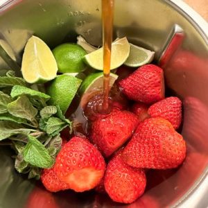 Cuburi pentru Limonadă de căpșuni cu lime și miere