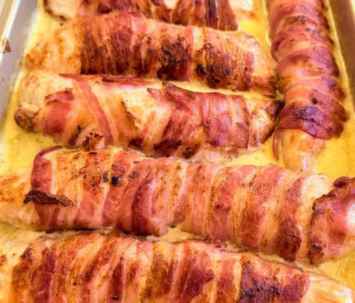 Piept de curcan umplut în sos de ciuperci