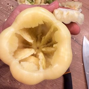 Ardei umpluți cu legume și carne