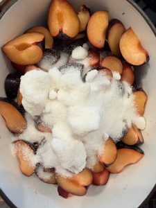 Dulceață de prune cu nuci coapte
