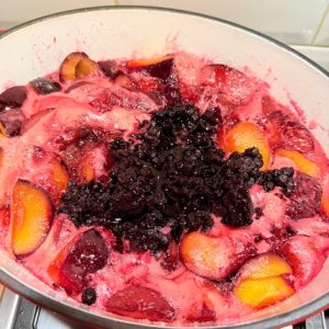 Dulceață de prune cu nuci coapte