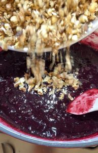 Dulceață de prune cu nuci coapte
