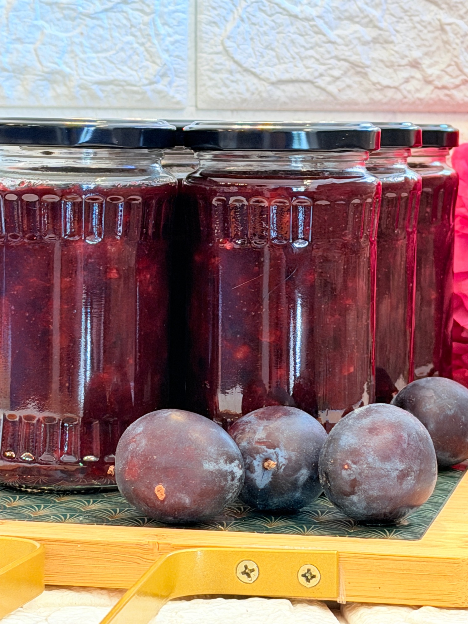 Dulceață de prune cu nuci coapte
