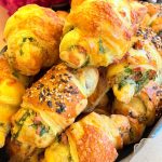 Croissante cu șuncă și cașcaval