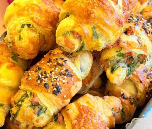 Croissante cu șuncă și cașcaval
