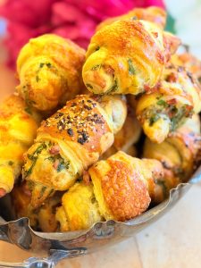 Croissante cu șuncă și cașcaval