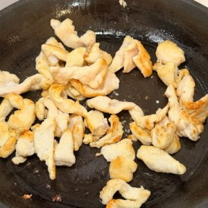 Paste cu pui și cremă de zucchini