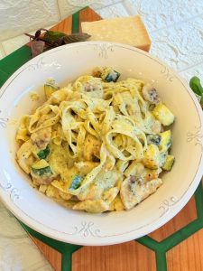 Paste cu pui și cremă de zucchini