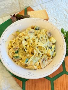 Paste cu pui și cremă de zucchini