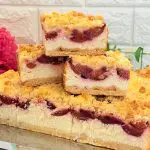 Prăjitură cu brânză și prune