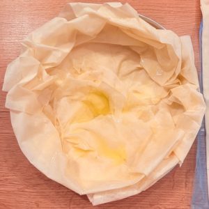 Budincă de prune în foi de plăcintă
