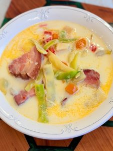 Ciorbă de fasole verde cu afumătură