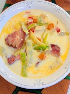 Ciorbă de fasole verde cu afumătură