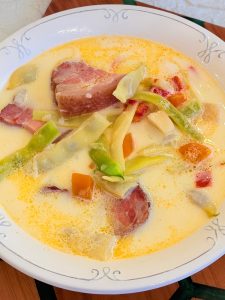 Ciorbă de fasole verde cu afumătură