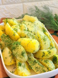 Cartofi cu unt și mărar
