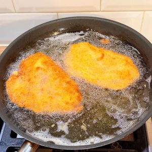 Șnițel de porc umplut cu șuncă și cașcaval