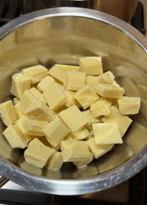 Cremă de fructul pasiunii cu ciocolată albă