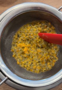 Cremă de fructul pasiunii cu ciocolată albă