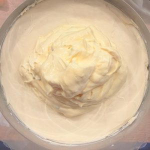 Cremă de fructul pasiunii cu ciocolată albă