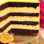 Tort Brigadeiro cu fructul pasiunii și ciocolată albă