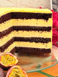 Tort Brigadeiro cu fructul pasiunii și ciocolată albă