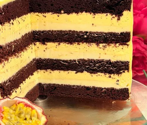 Tort Brigadeiro cu fructul pasiunii și ciocolată albă