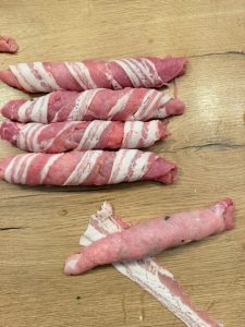 Involtini cu cașcaval înveliți în bacon