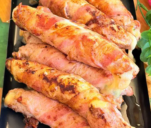 Involtini cu cașcaval înveliți în bacon