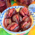 Prune umplute cu nuci în sirop propriu