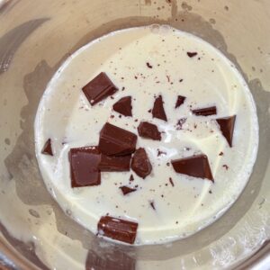 Tort Brigadeiro cu cocos și zmeură