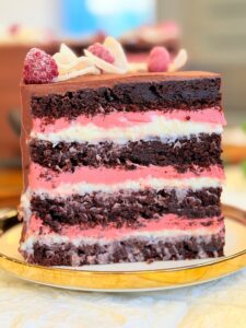 Tort Brigadeiro cu cocos și zmeură