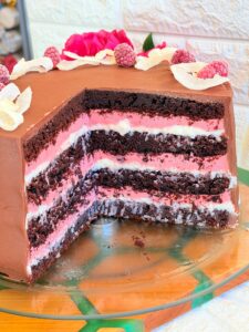 Tort Brigadeiro cu cocos și zmeură