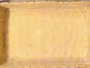 Prăjitură cu brânză și mere caramelizate