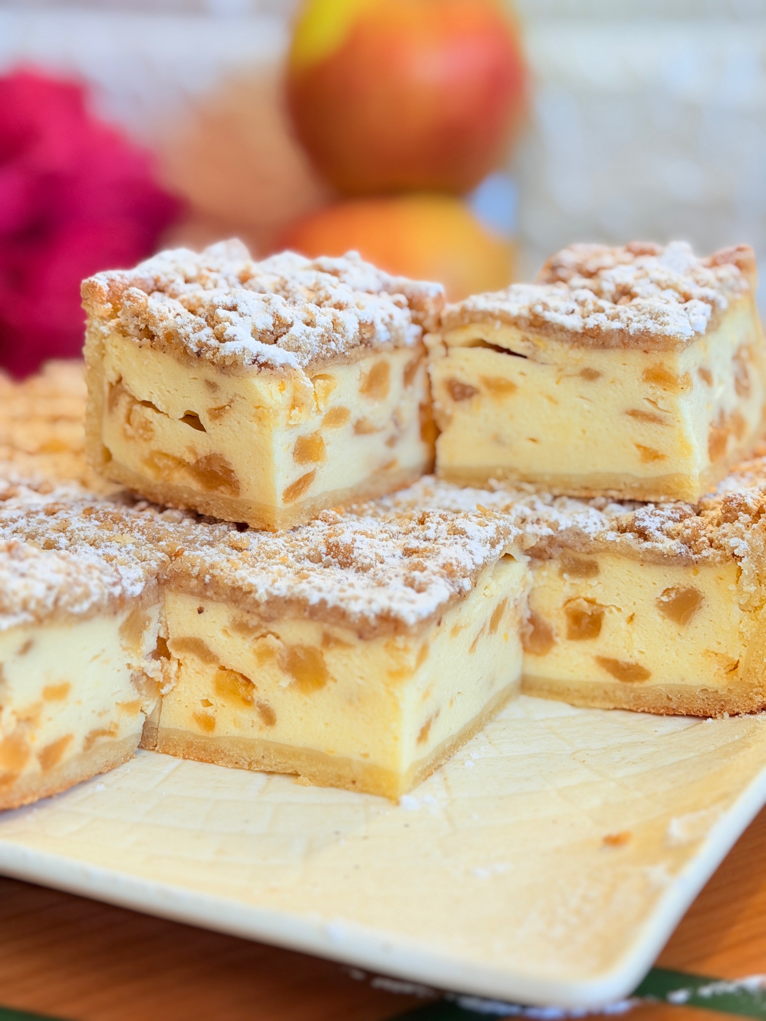 Prăjitură cu brânză și mere caramelizate