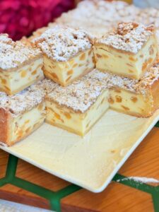 Prăjitură cu brânză și mere caramelizate